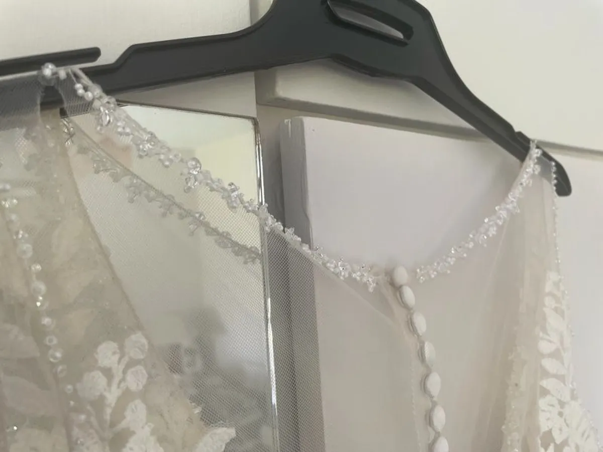 Wedding dress - Image 3