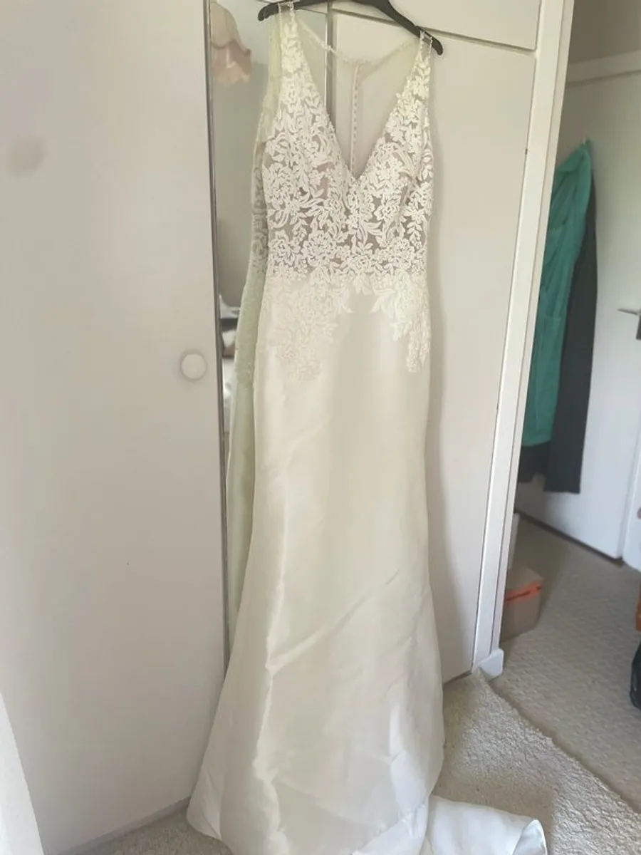 Wedding dress - Image 4