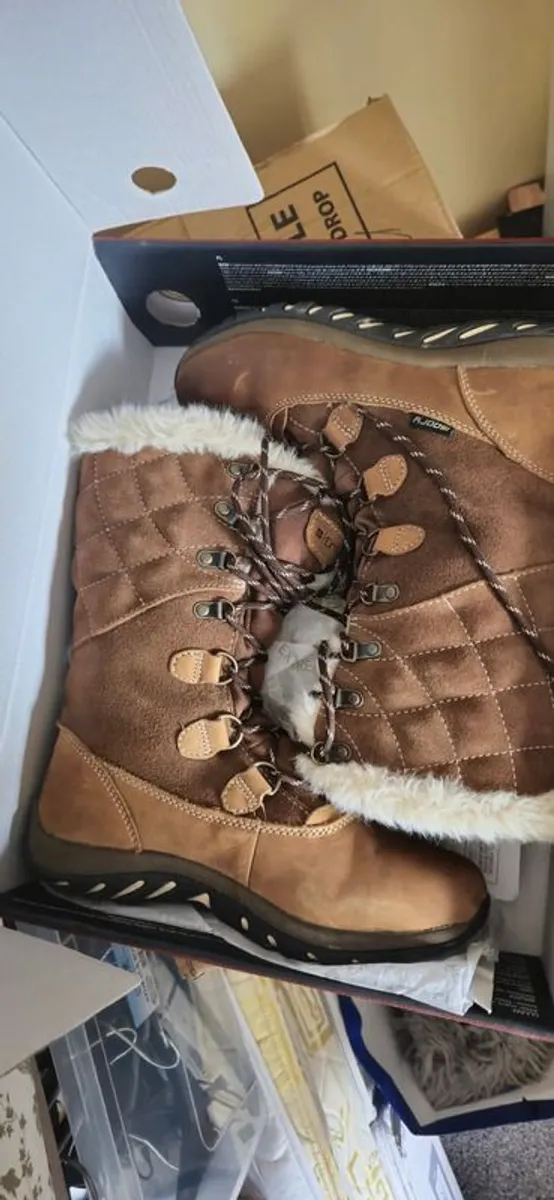 Winter boots ( size 39 ) - Image 2