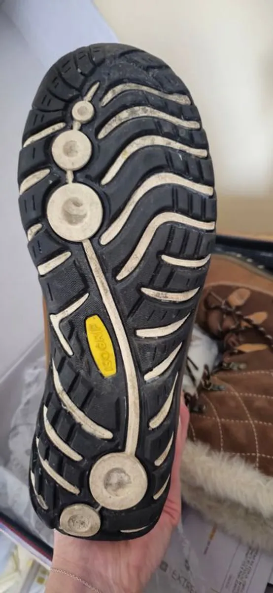 Winter boots ( size 39 ) - Image 3