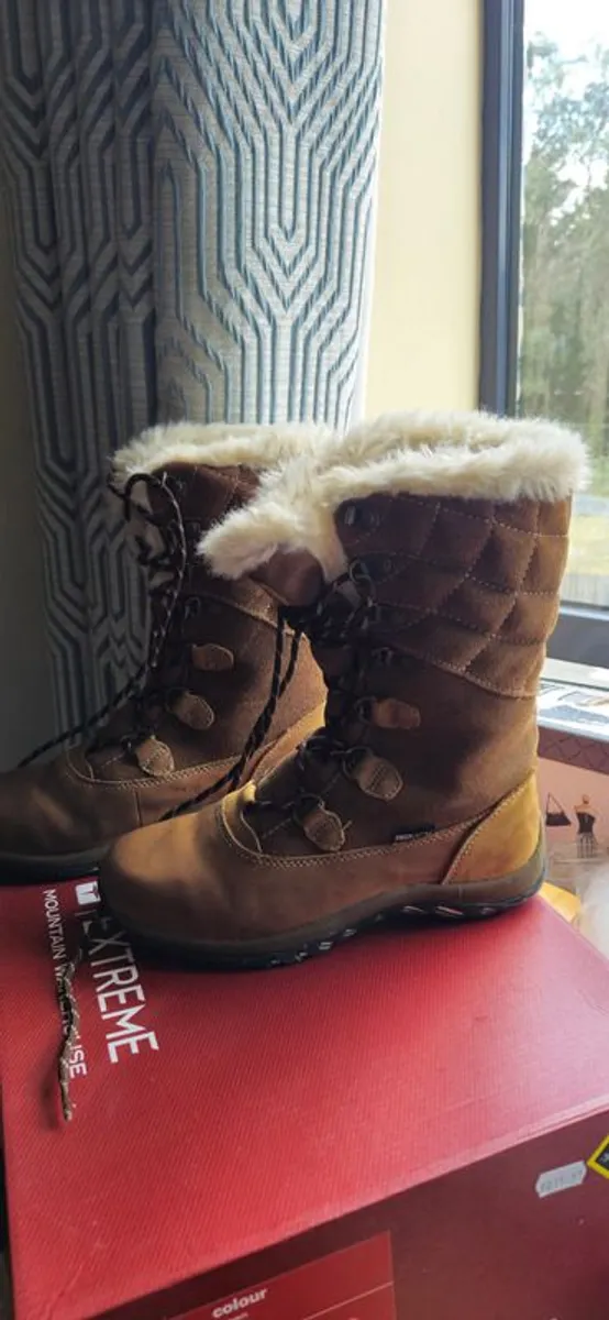 Winter boots ( size 39 ) - Image 1