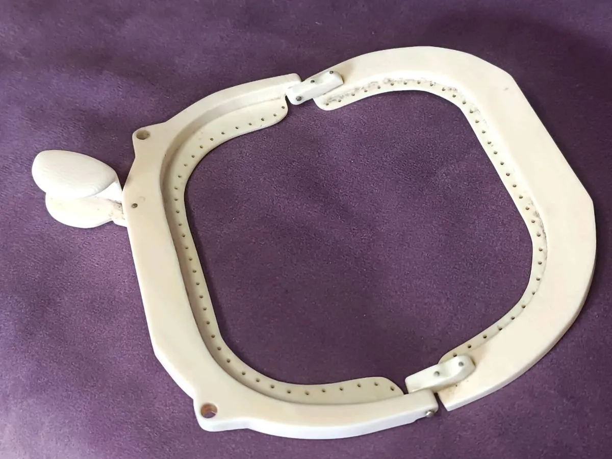 Vintage Purse Bar/Frame - Image 1