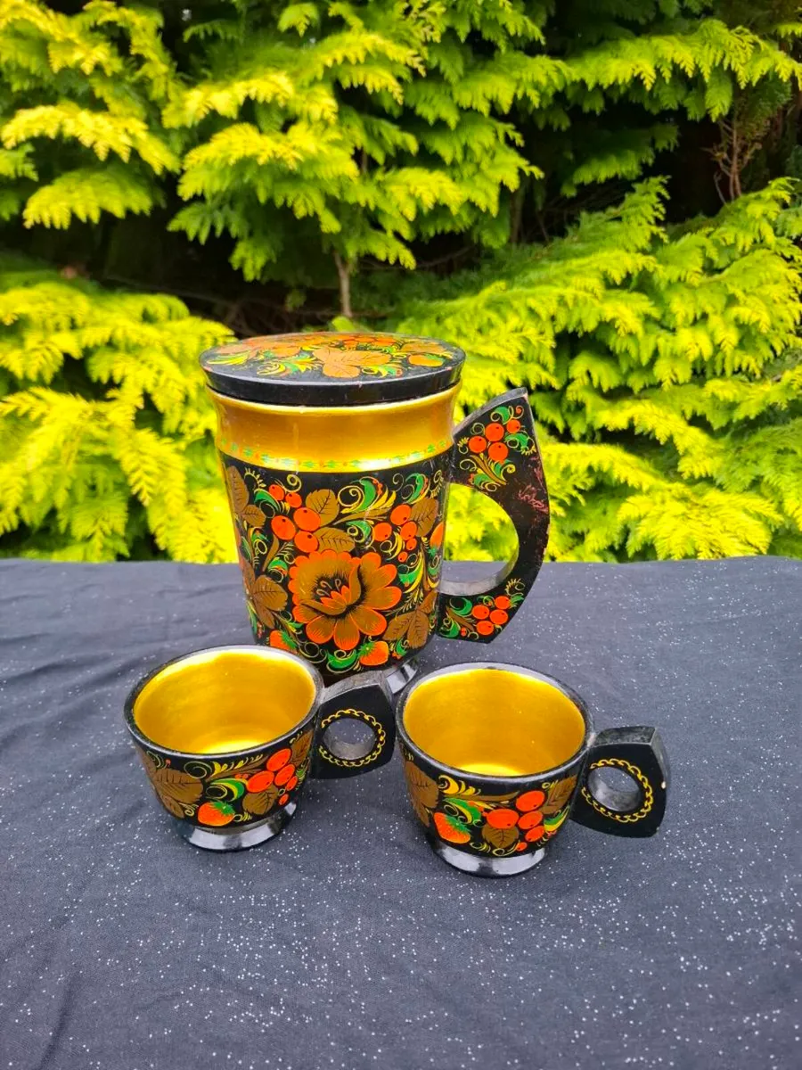 Light wood resine drink set postage possible - Image 2