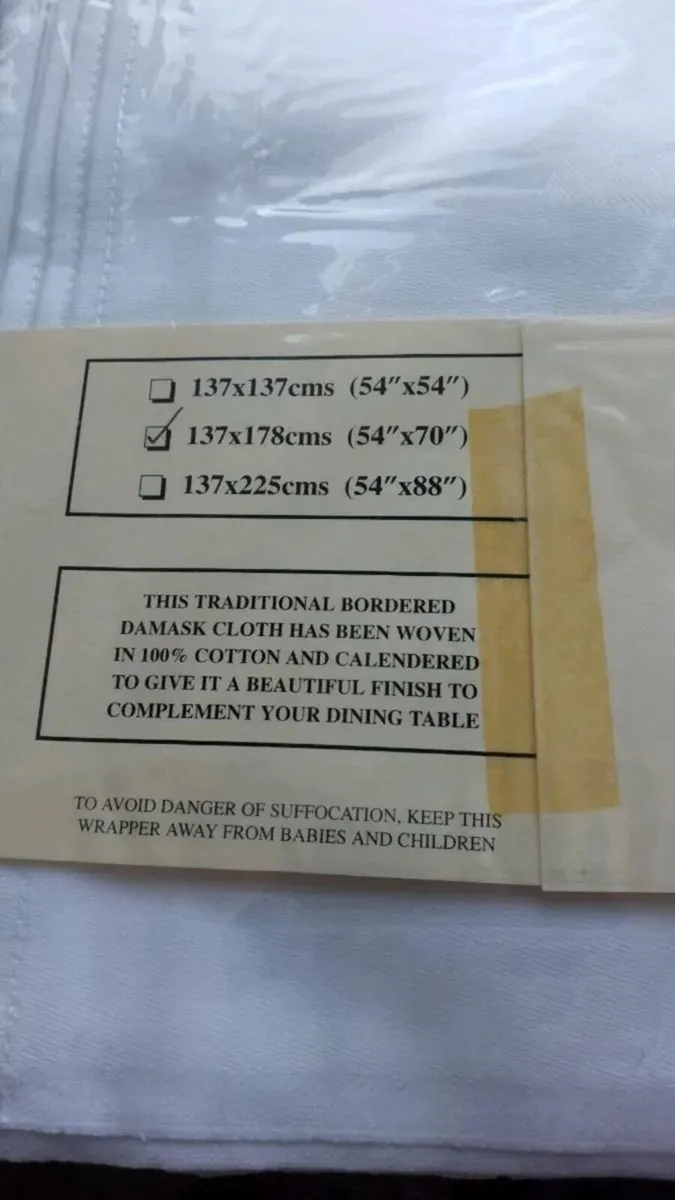 Vintage Damask tablecloth - Image 4