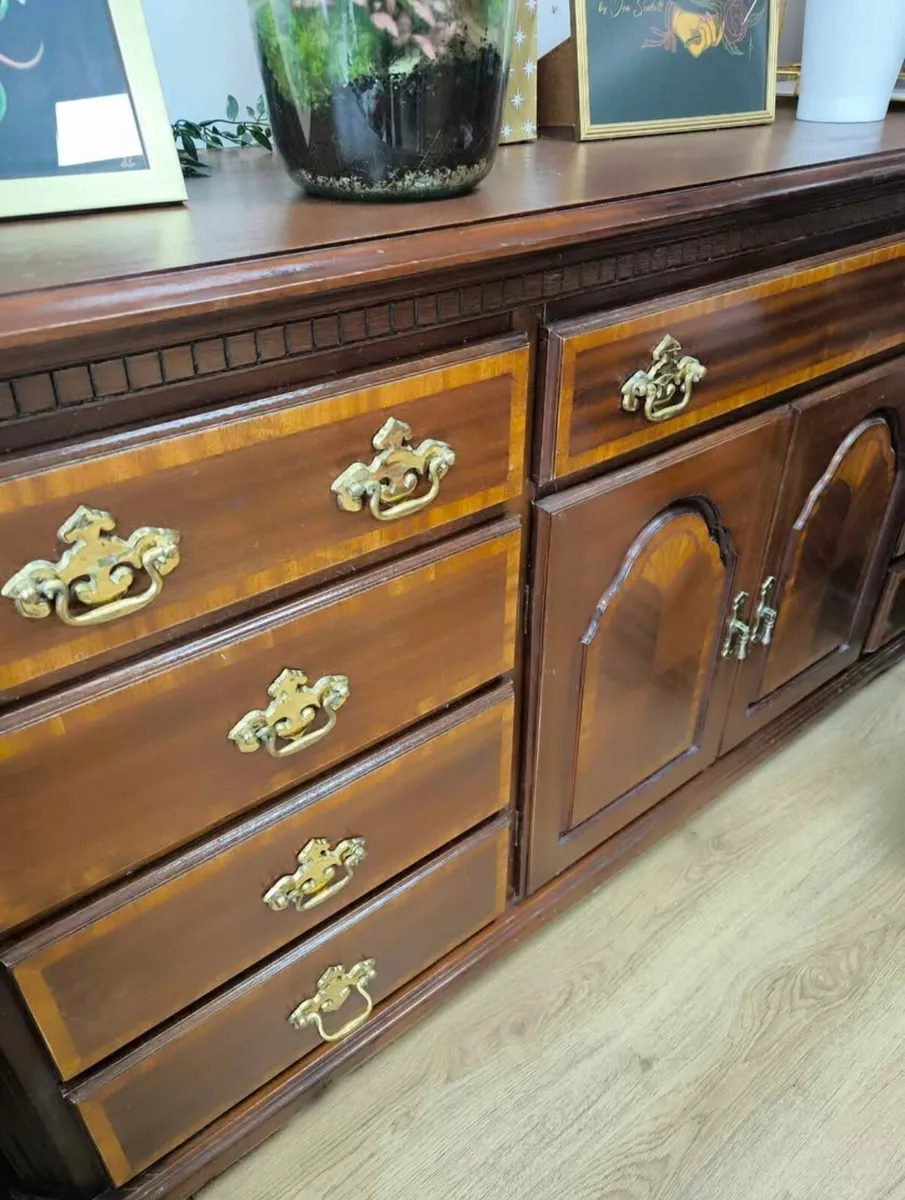 Beautiful vintage solid wood sideboard - Image 4