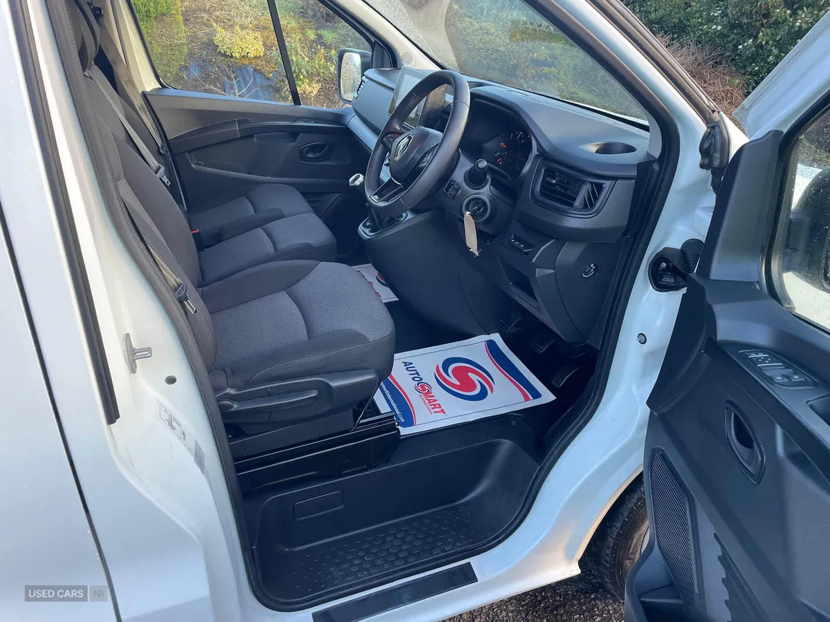Renault Trafic LWB DIESEL - Image 4