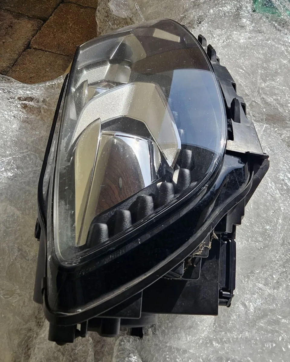 VW Sharan headlight 7N2941752B drivers side - Image 2