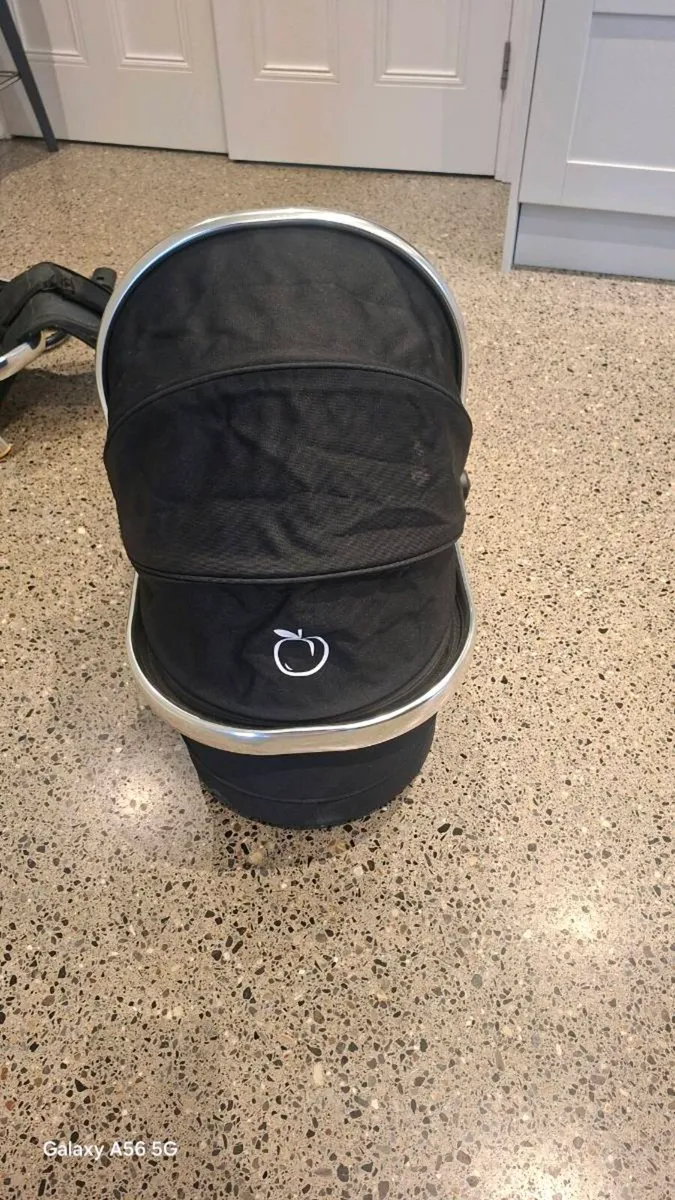 I Candy Peach pram and  convertor seat - Image 2