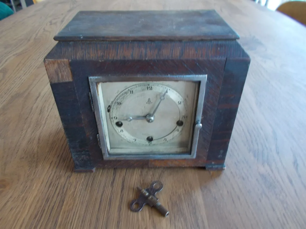 Old Mantle Piece Clock - Image 1