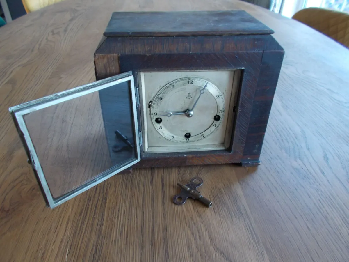 Old Mantle Piece Clock - Image 2