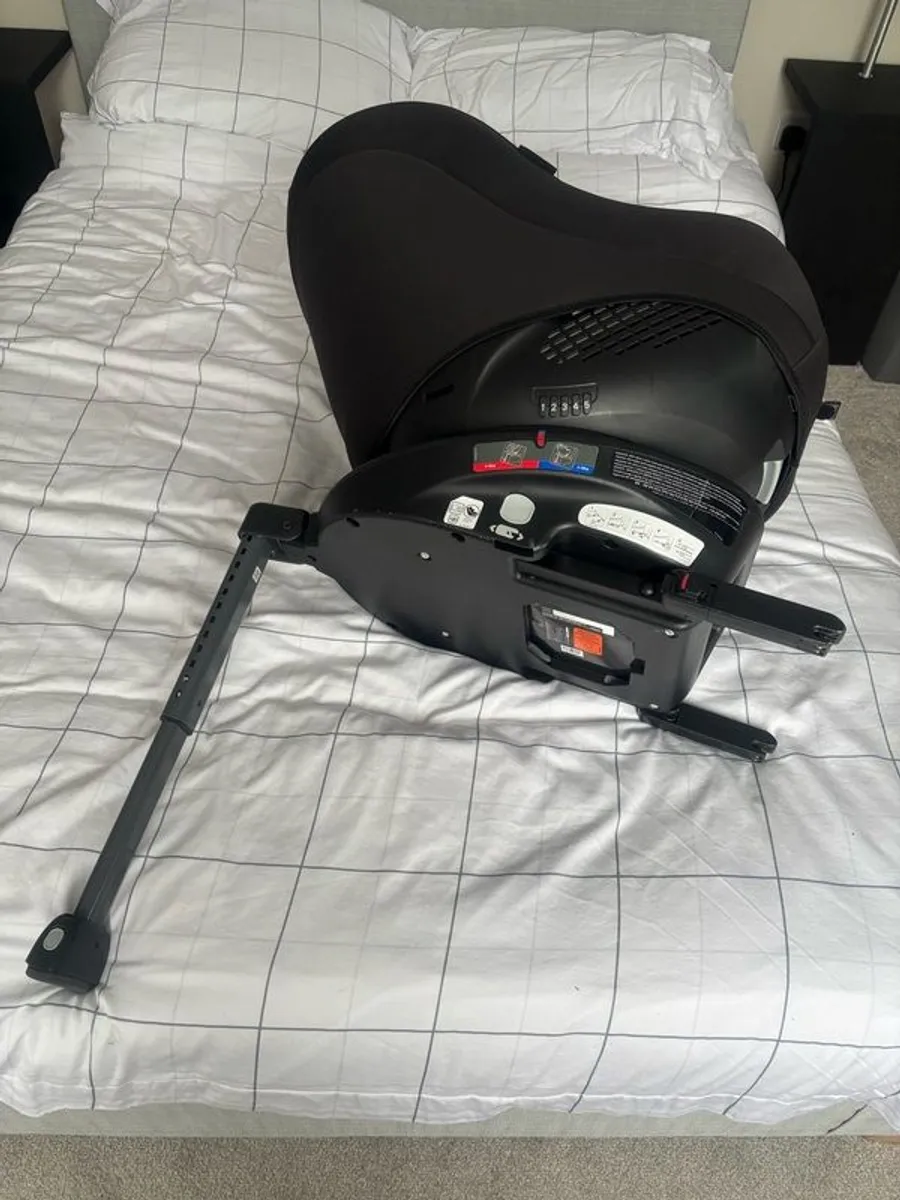Grace 360 car seat (no inserts) - Image 2