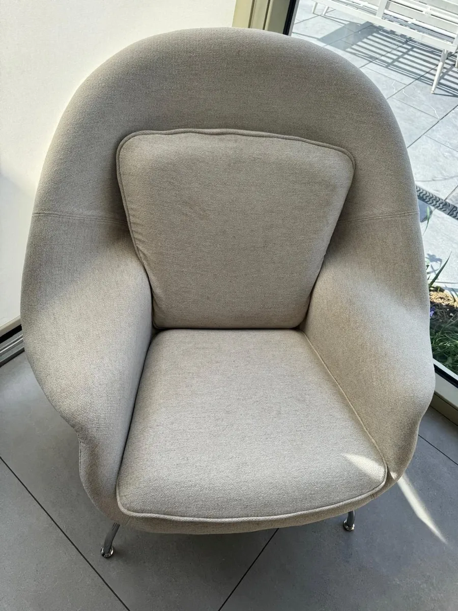 Saarinen-Style Womb Chair & Ottoman - Image 4