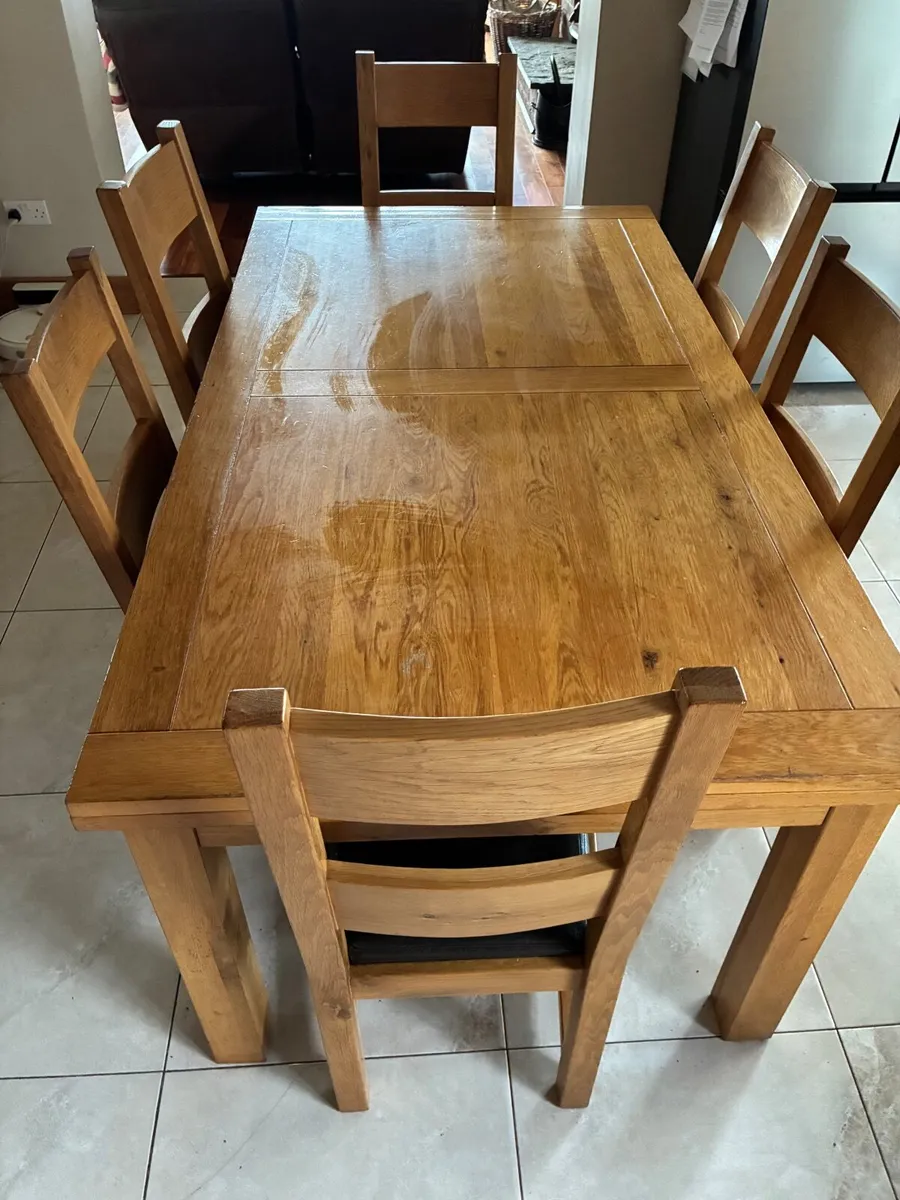 Table and chairs - Image 3