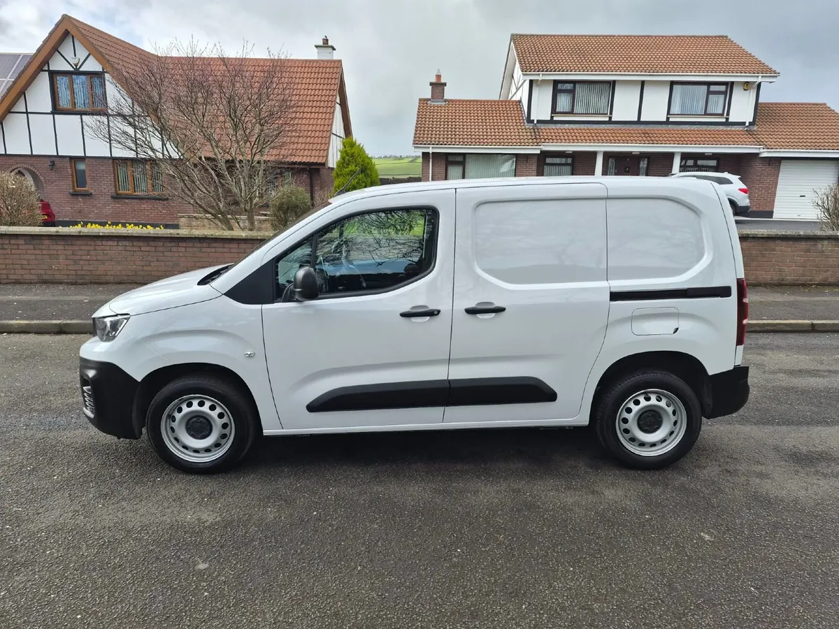 2023 Peugeot Partner 1.5 HDI Professionl Prem+ - Image 2