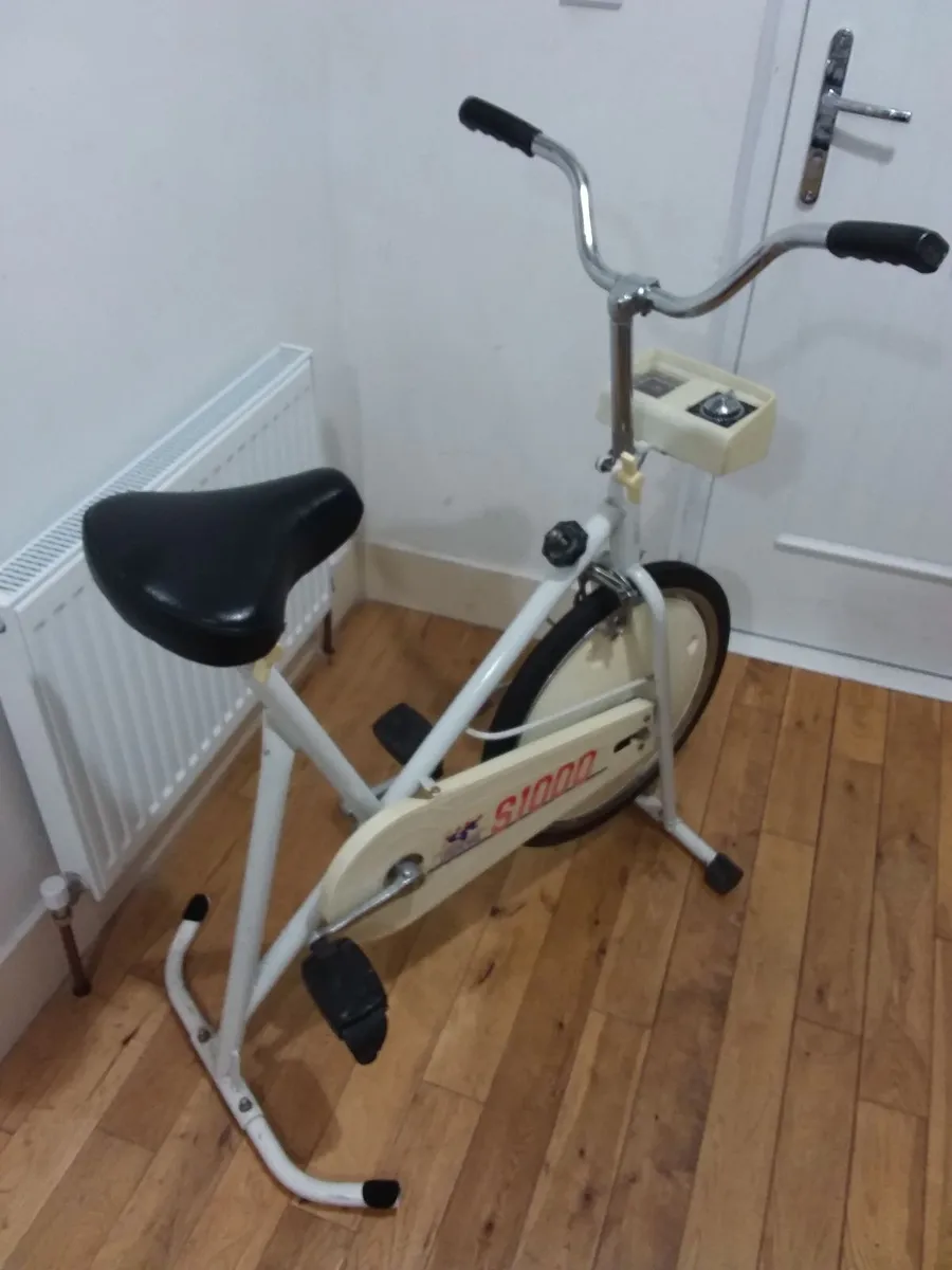 VINTAGE STATIONARY EXERCISE NIKE - Image 1