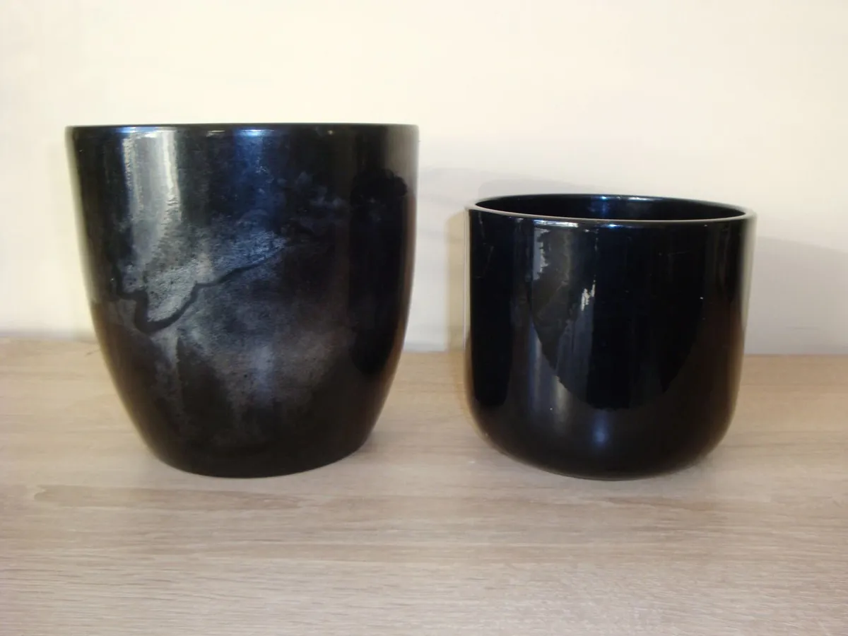 MOVINIG SOON TWO black ceramic flower pots - Image 3