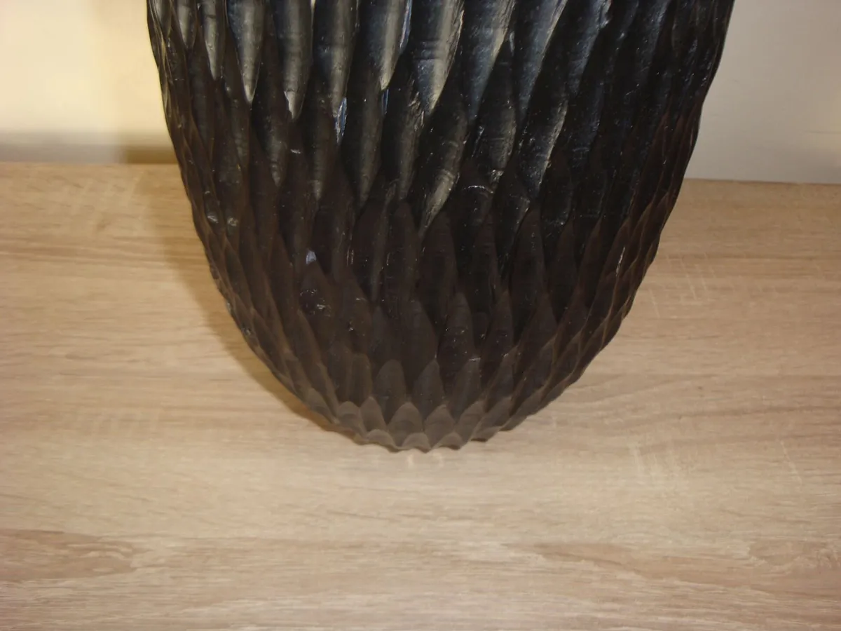 Black carved wood vase H38cm - Image 2