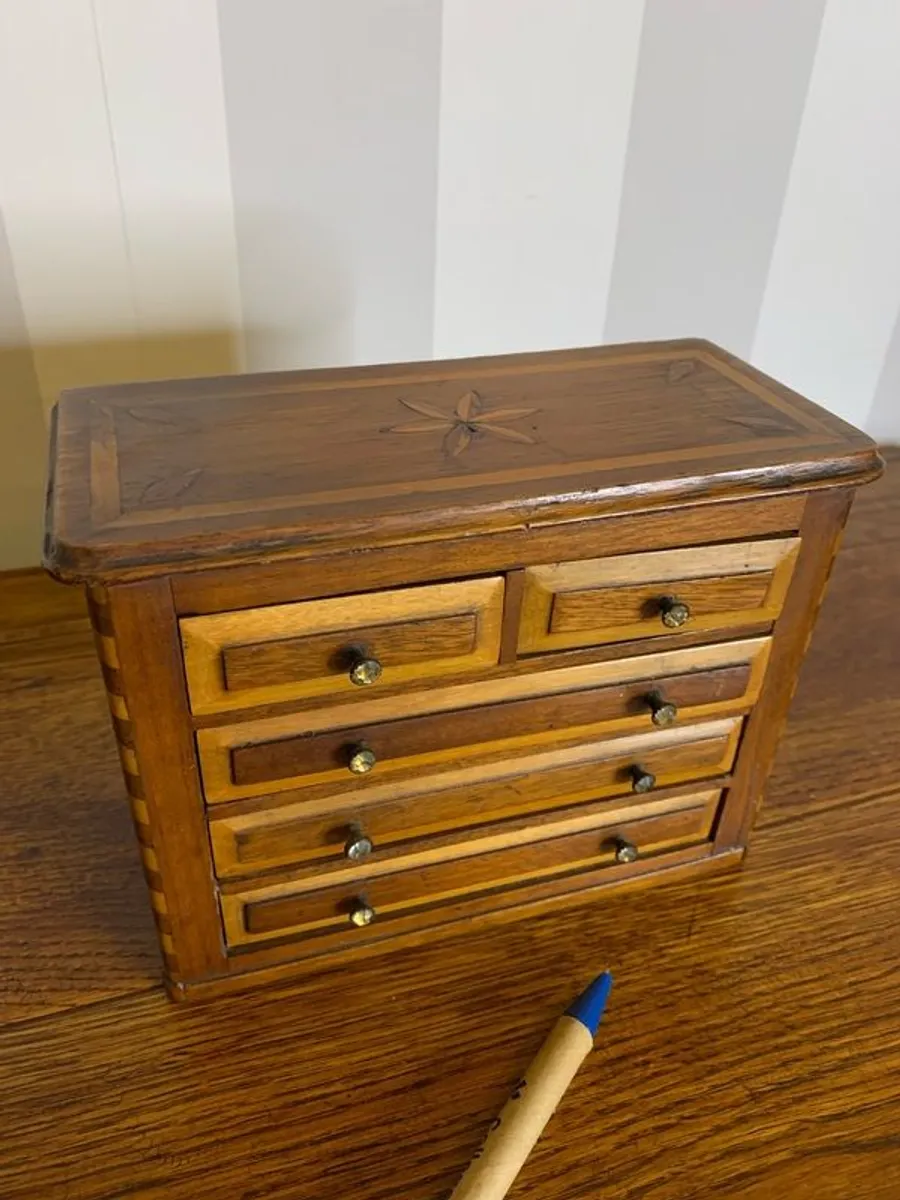 A fabulous Victorian miniature inlaid apprentice piece. - Image 3