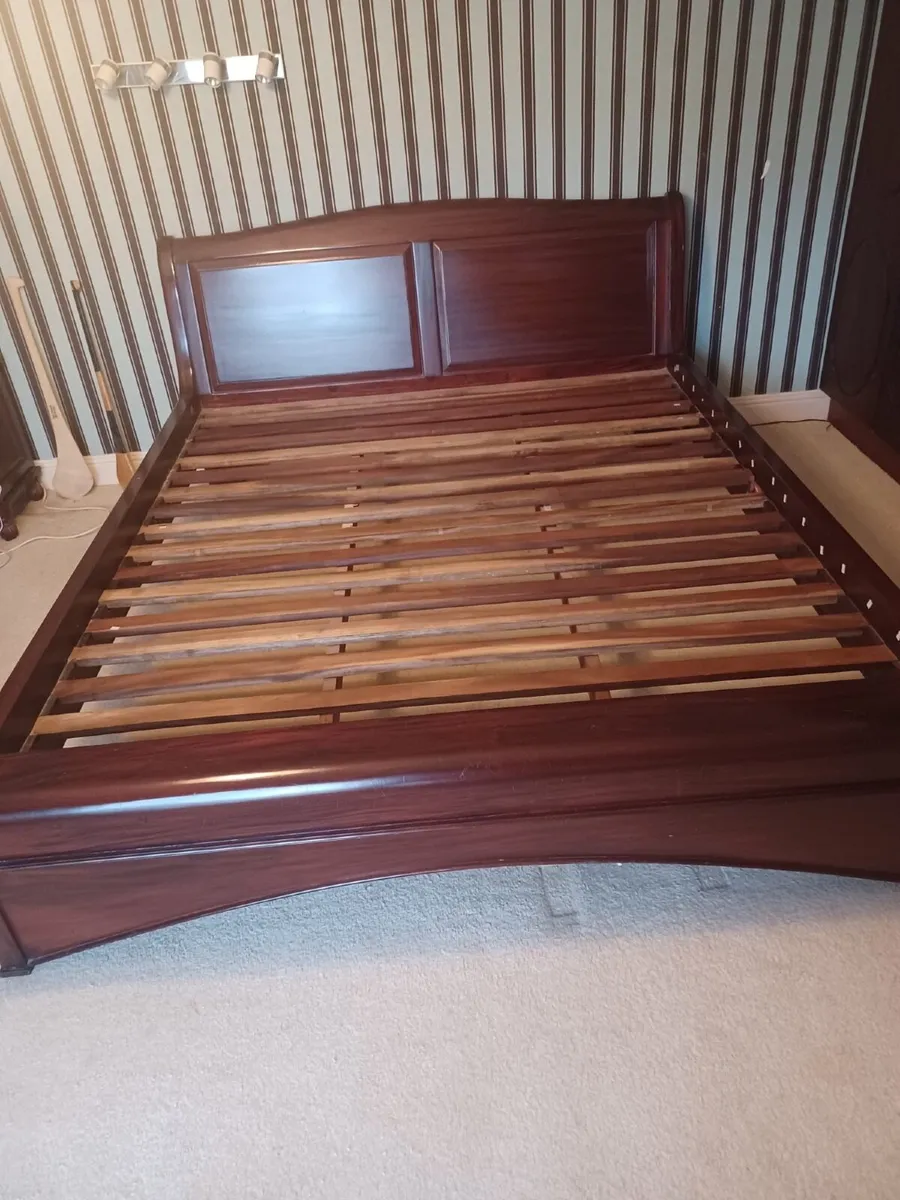 Super king mahogany bed - Image 1