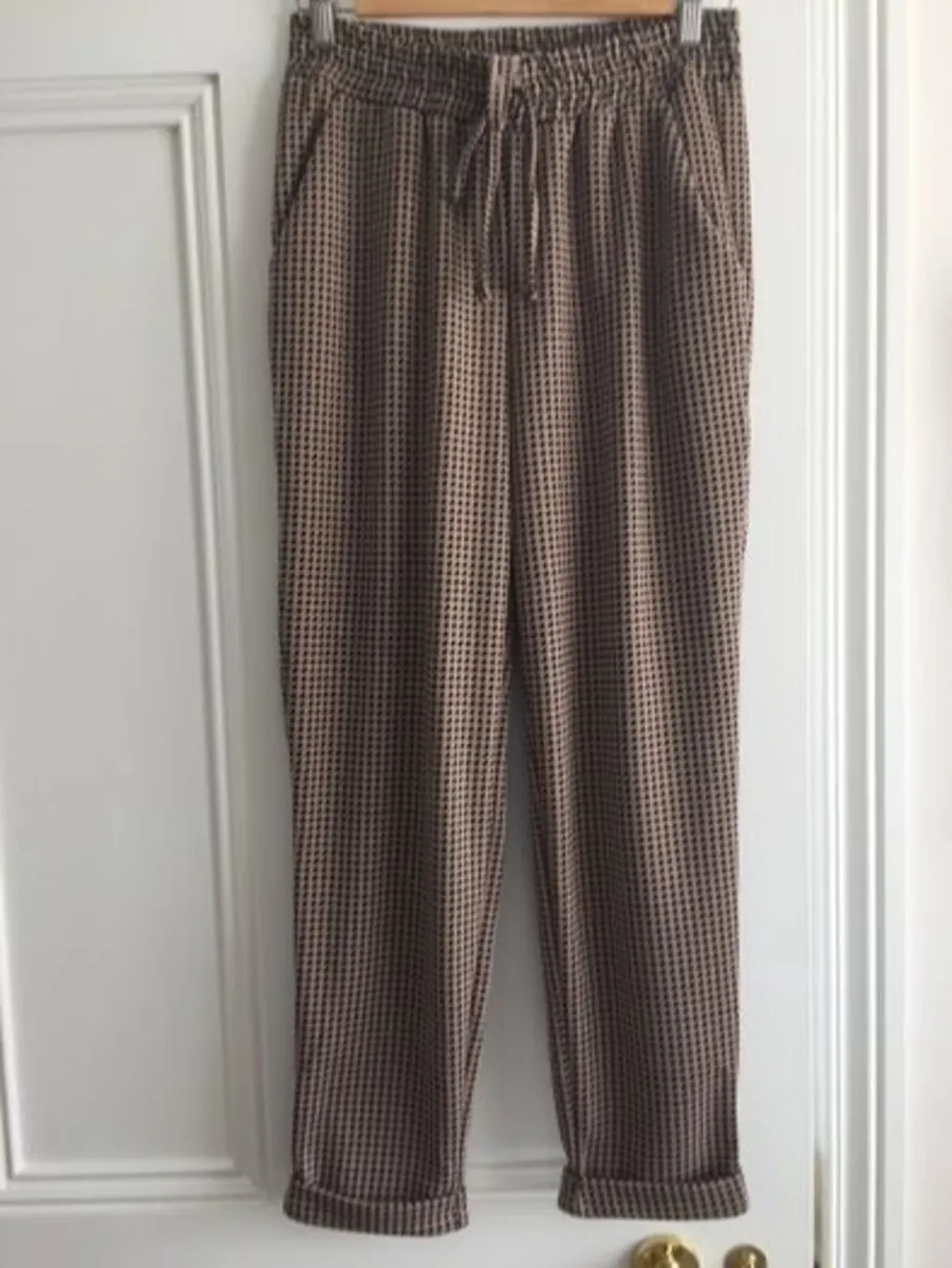 BRAND NEW Ladies Trousers: Size 10 - Image 2