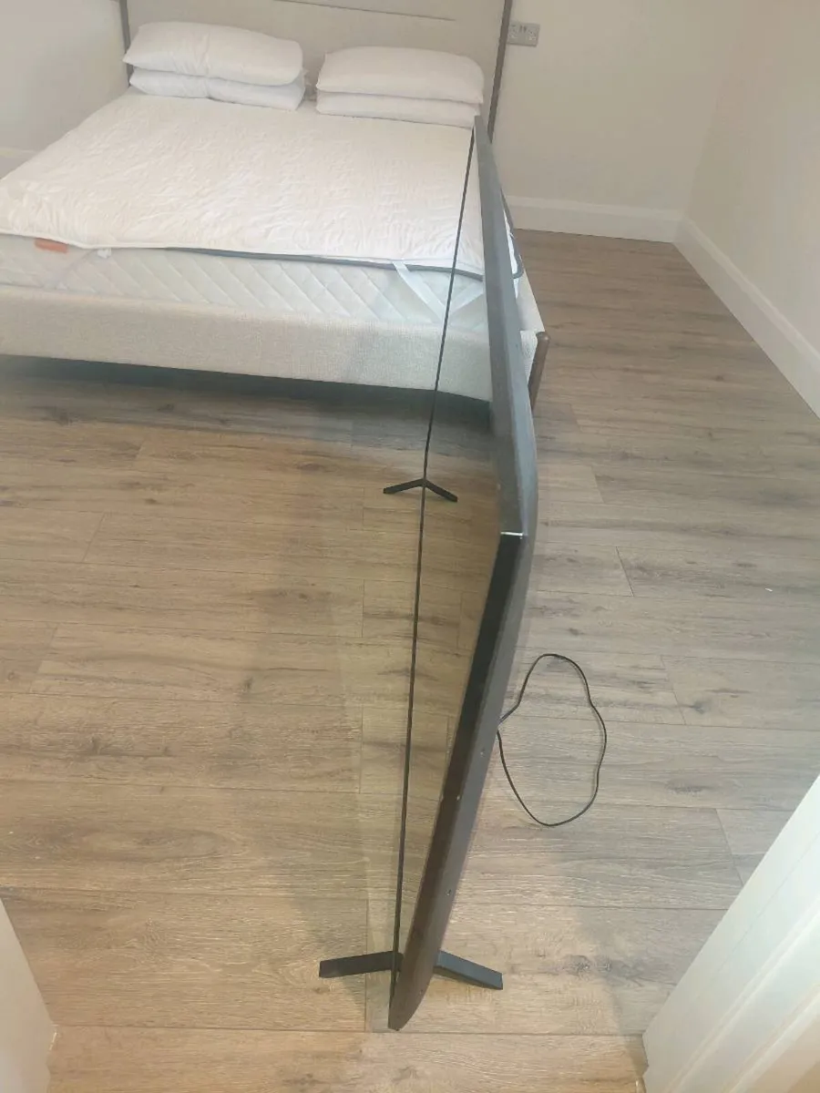 Lg 65" smart tv - Image 2