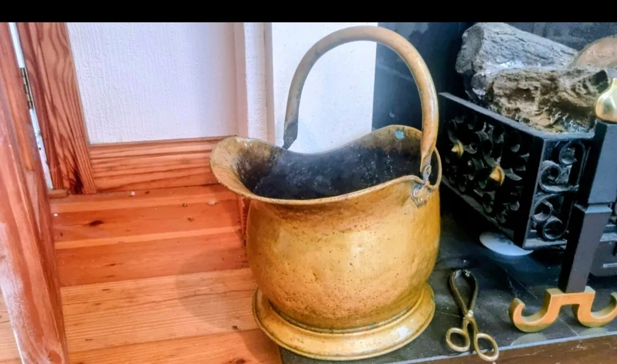 Antique Brass coal scuttle - Image 2