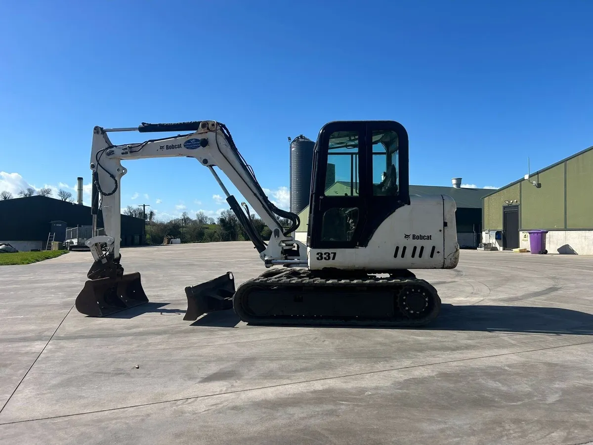 kubota 337 ( 5 ton machine) - Image 1