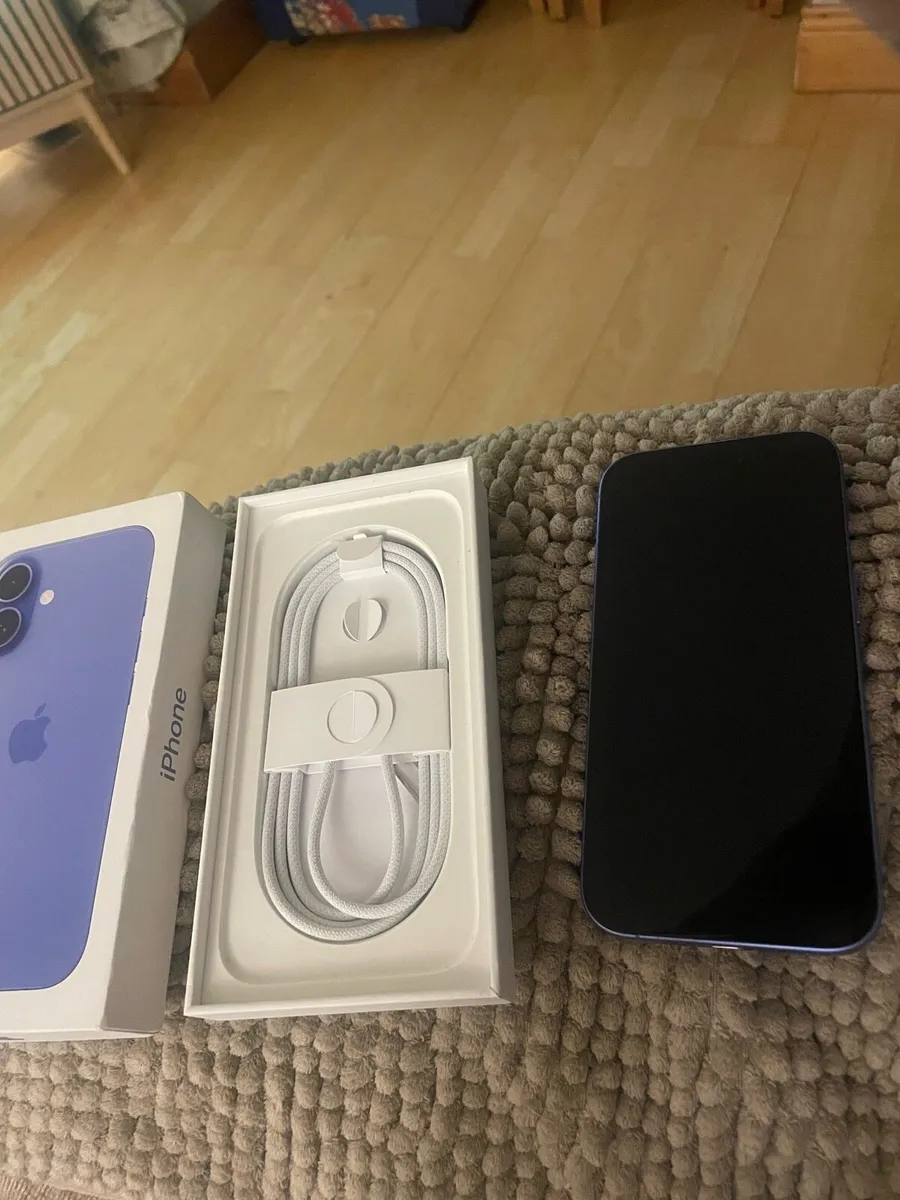 iPhone 16 - Image 1