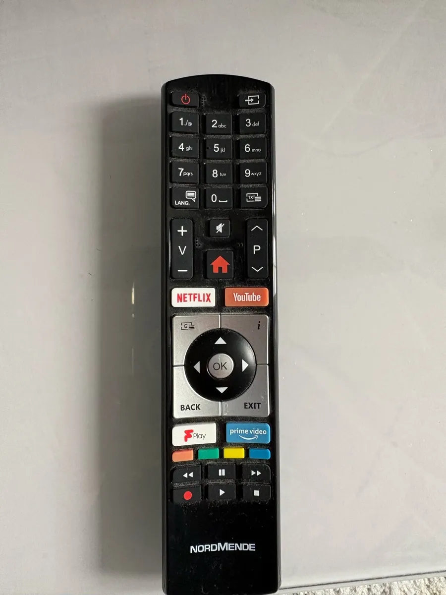 Nordmende 32” Smart TV and stand - Image 4