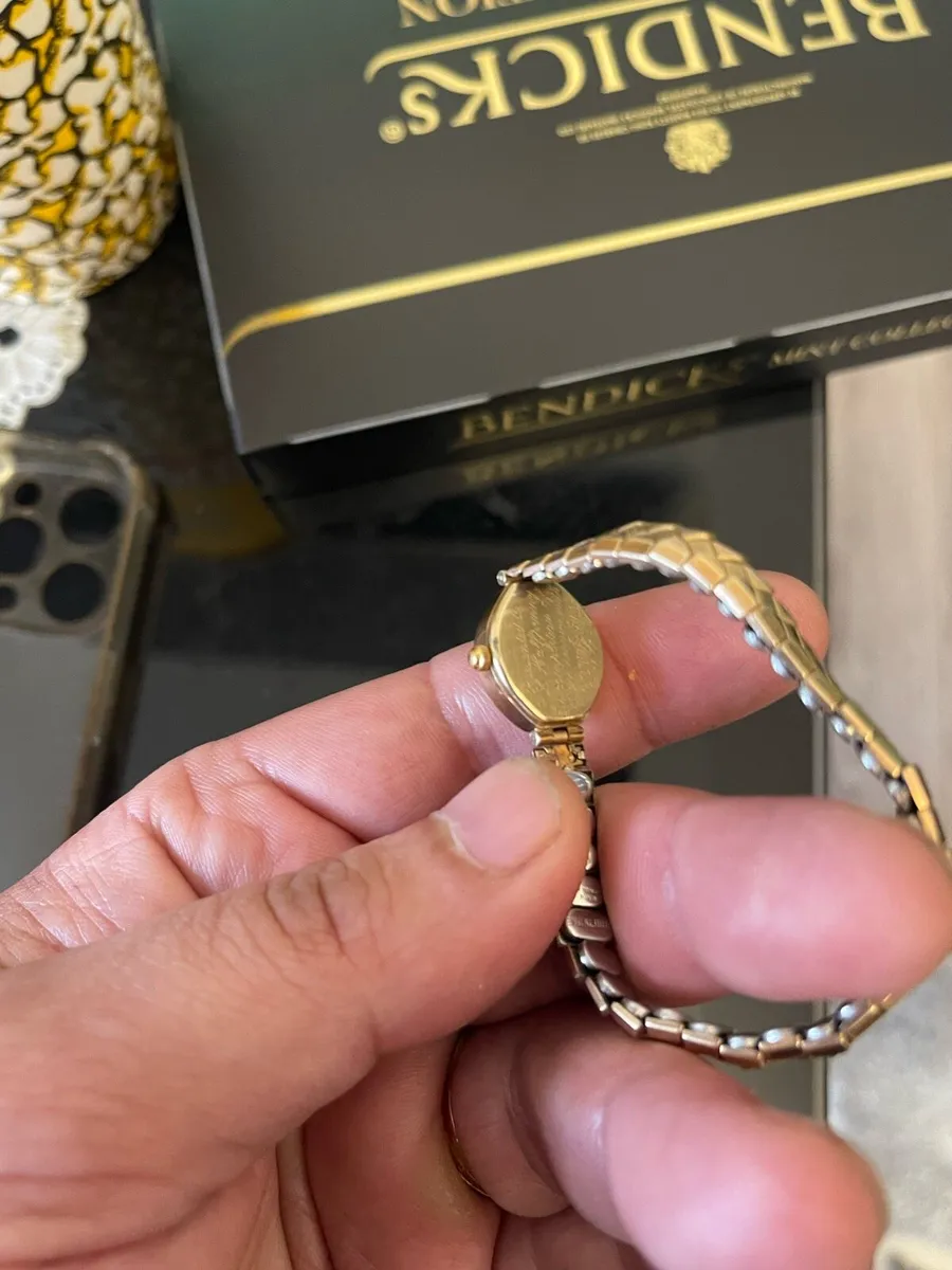 Gold 9ct back cover of a watch - Image 4