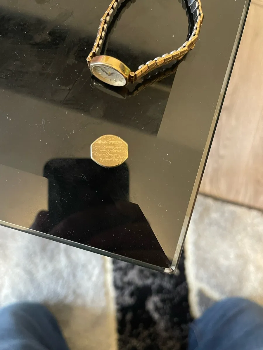 Gold 9ct back cover of a watch - Image 1