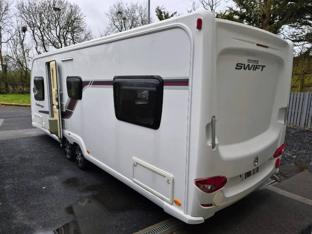 Swift Challenger 625 (6berth fixed bed layout) - Image 3