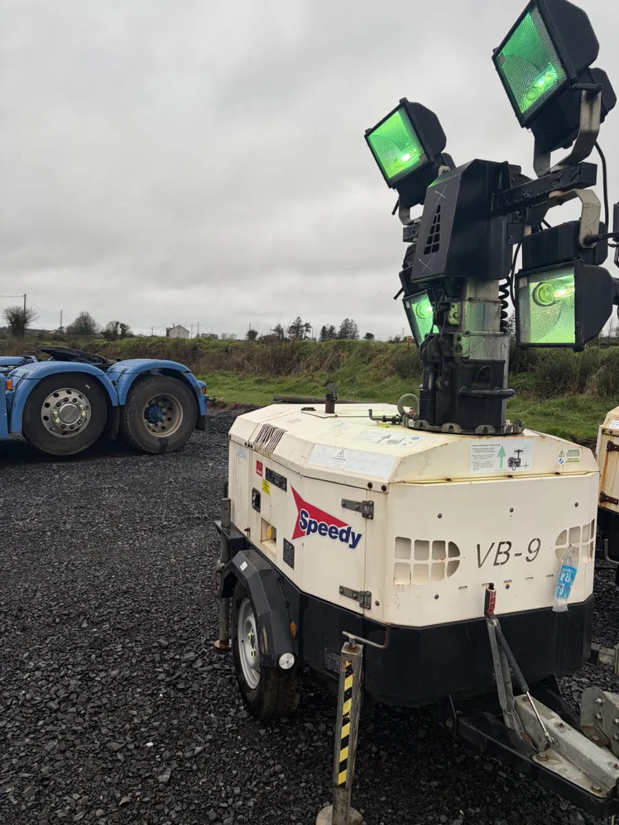 Choice of 2  Towerlight vb9 lighting towers - Image 2