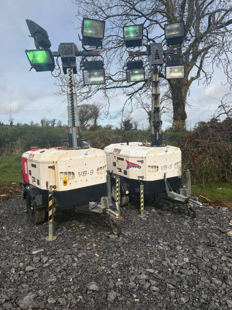 Choice of 2  Towerlight vb9 lighting towers - Image 1