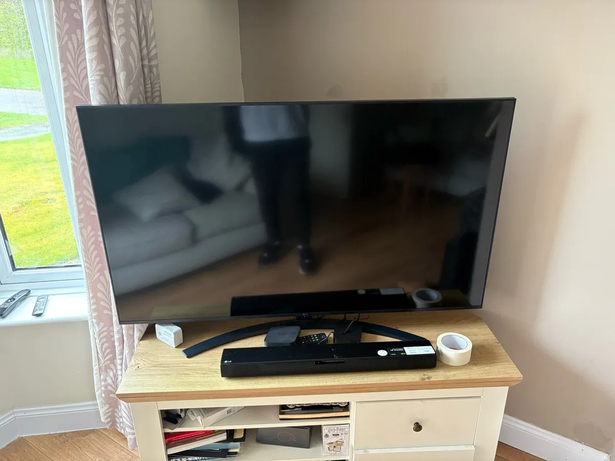 LG 55 inch Tv WITH LG Sound Bar - Image 4