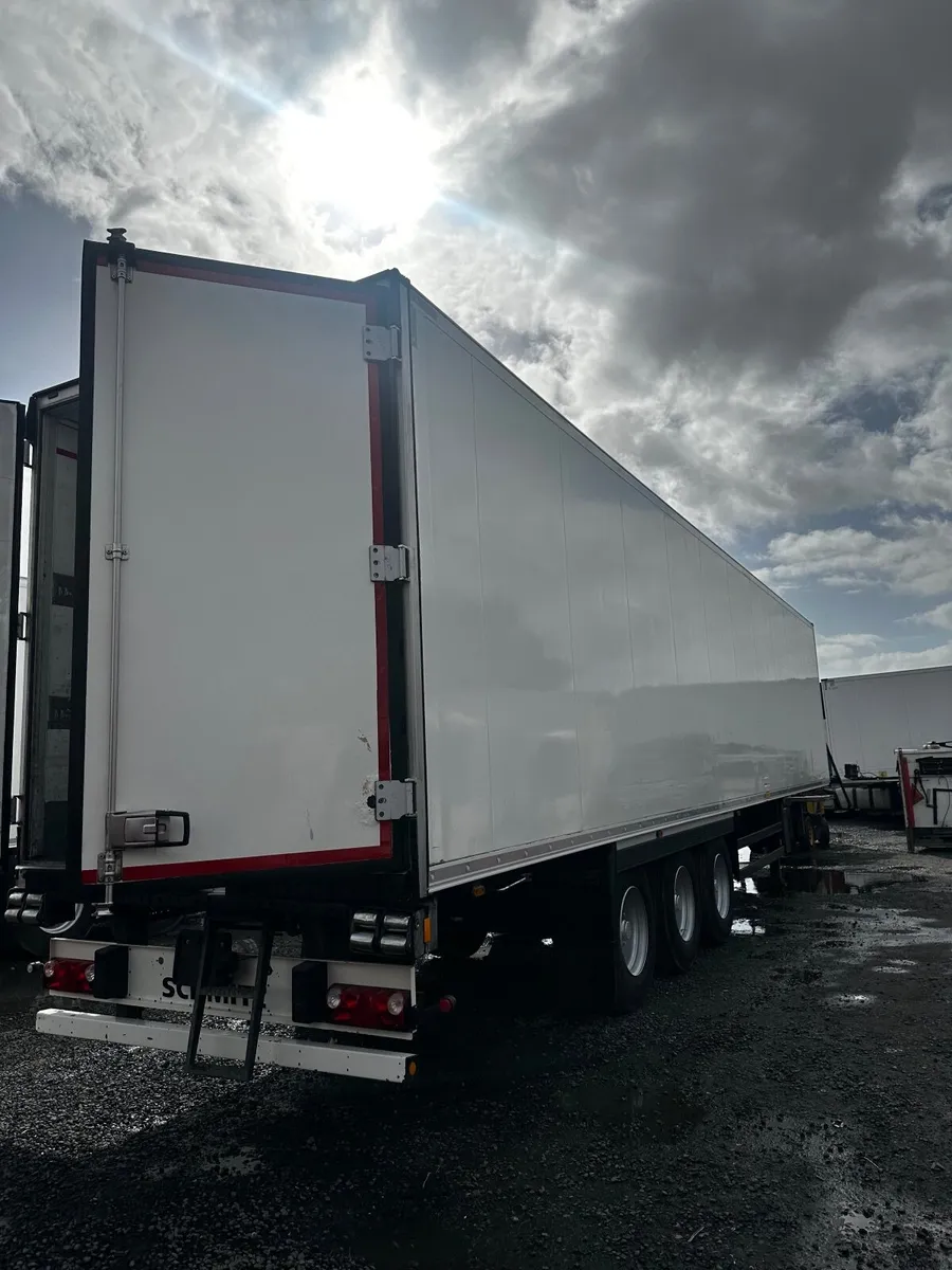 Schmitz fridge trailer - Image 4