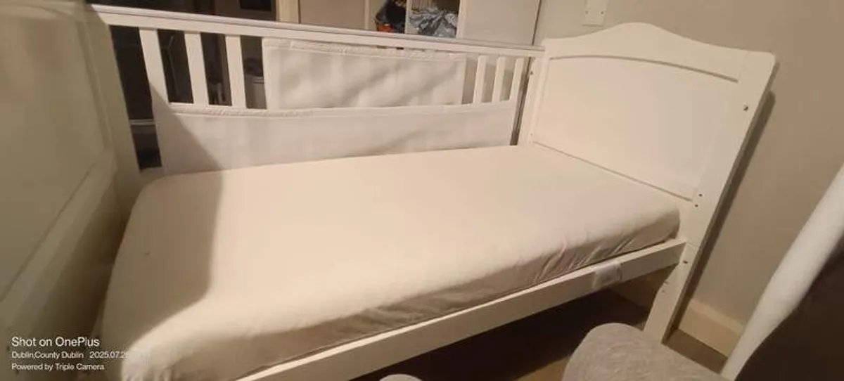 Cot mamas & papas - Image 2