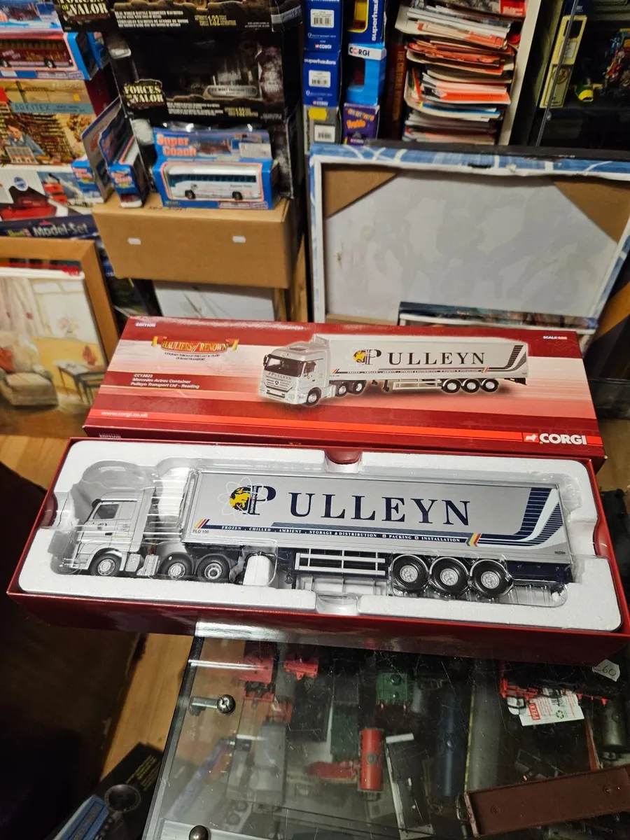 Corgi Mercedes Tractor Unit and Trailer 1.50 - Image 2