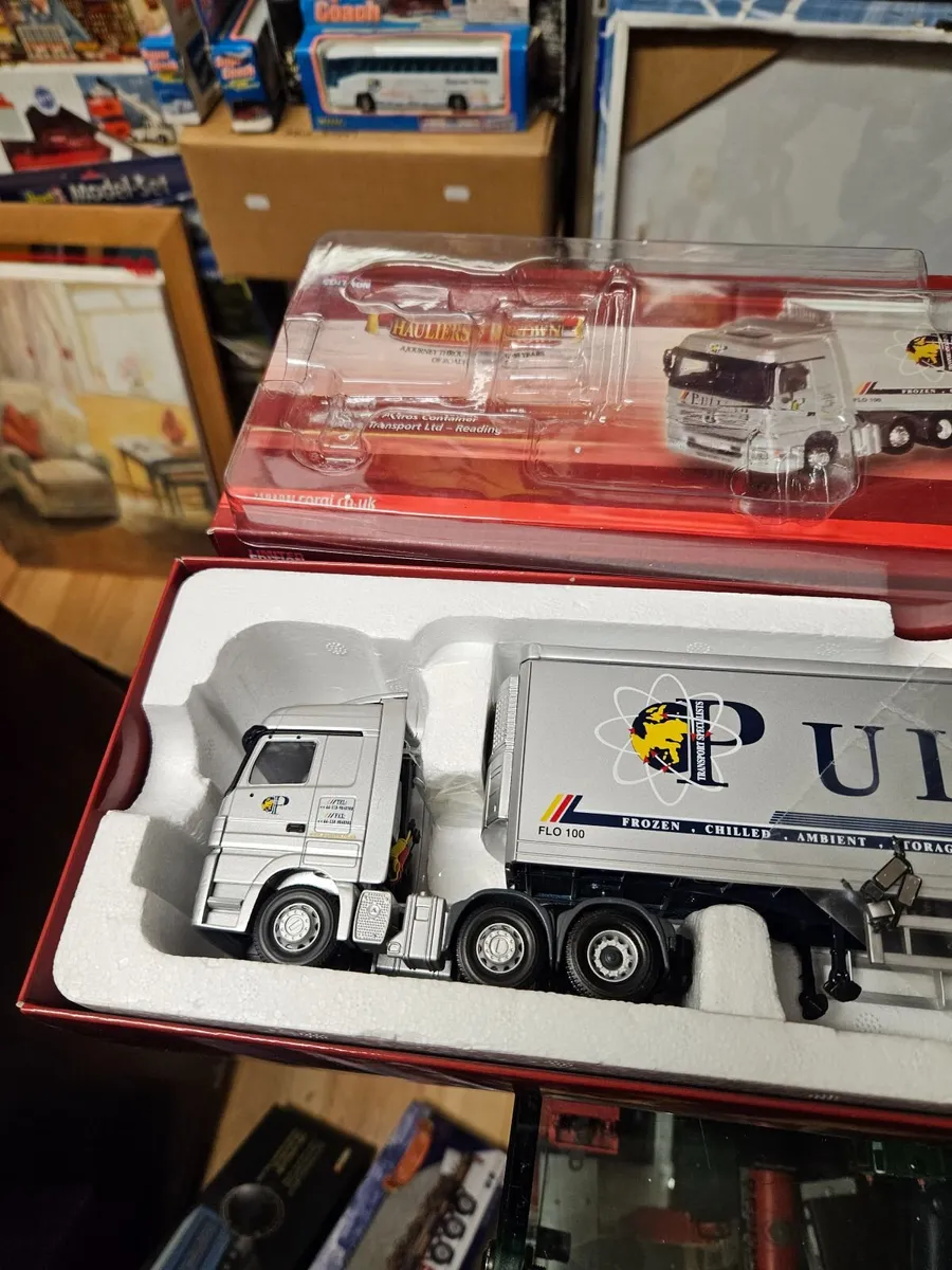 Corgi Mercedes Tractor Unit and Trailer 1.50 - Image 3