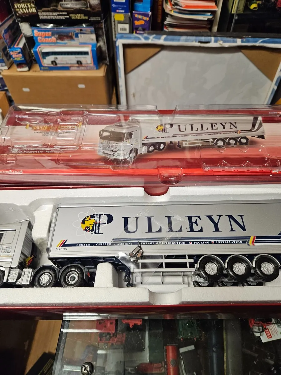 Corgi Mercedes Tractor Unit and Trailer 1.50 - Image 4