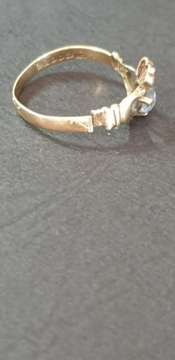 Vintage 9ct Gold Aquamarine Claddagh Ring - Image 3