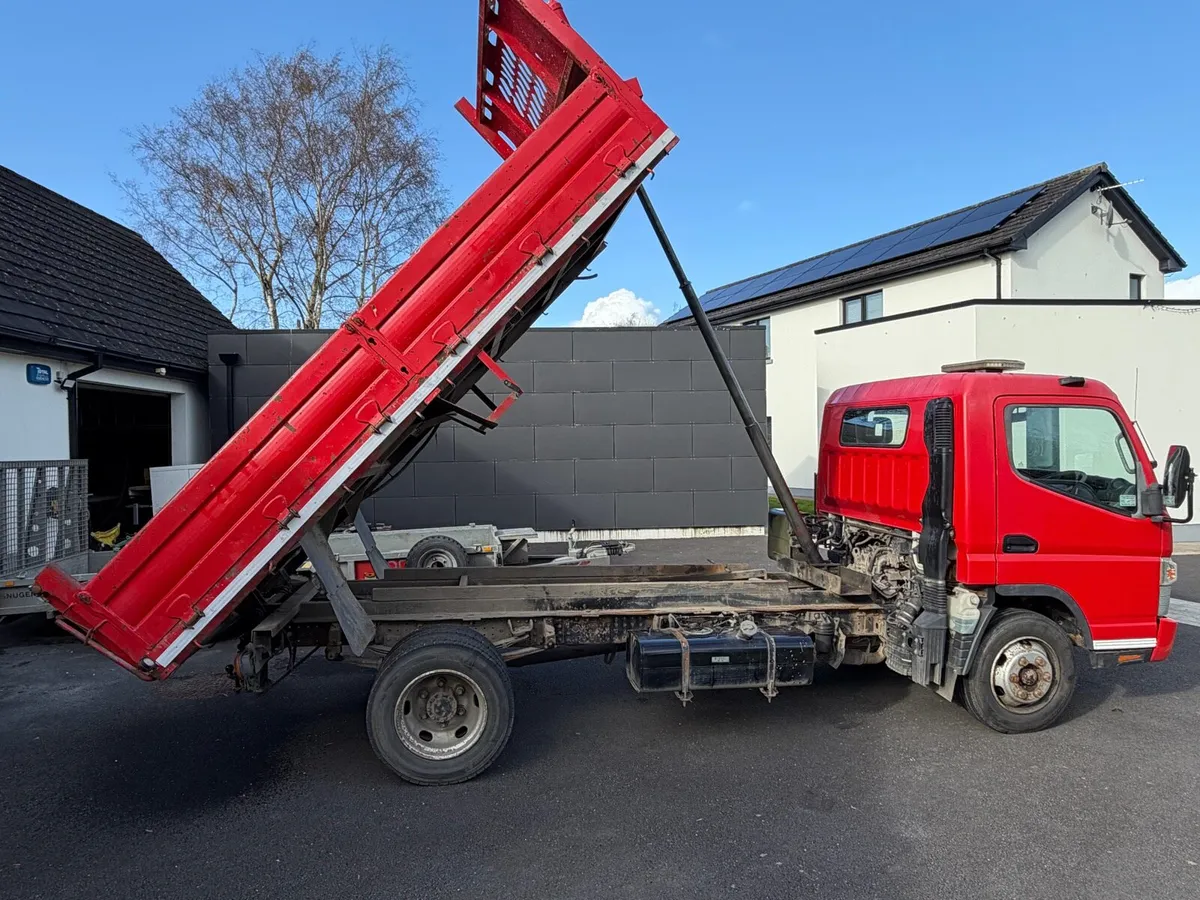 Mitsubishi fuso 7.5 ton tipper - Image 2