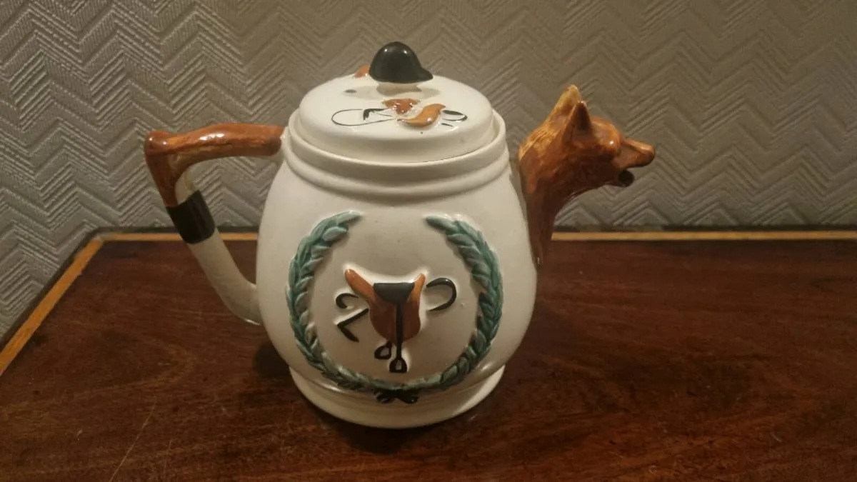 Vintage 1940s Fox and Hound Teapot - Image 2
