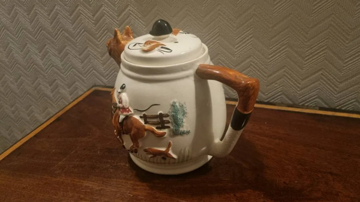 Vintage 1940s Fox and Hound Teapot - Image 4