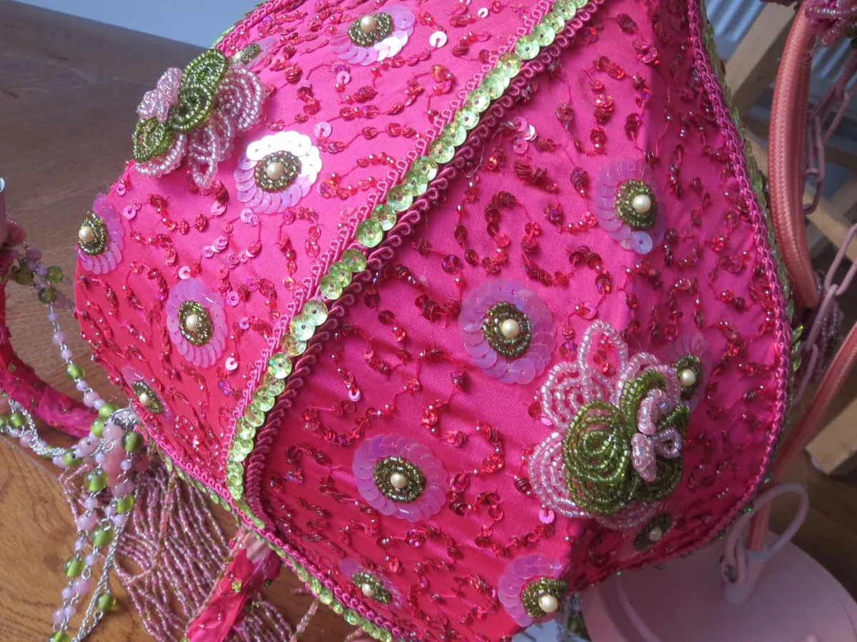 stunning bright pink chandelier ceiling light BNWT - Image 2