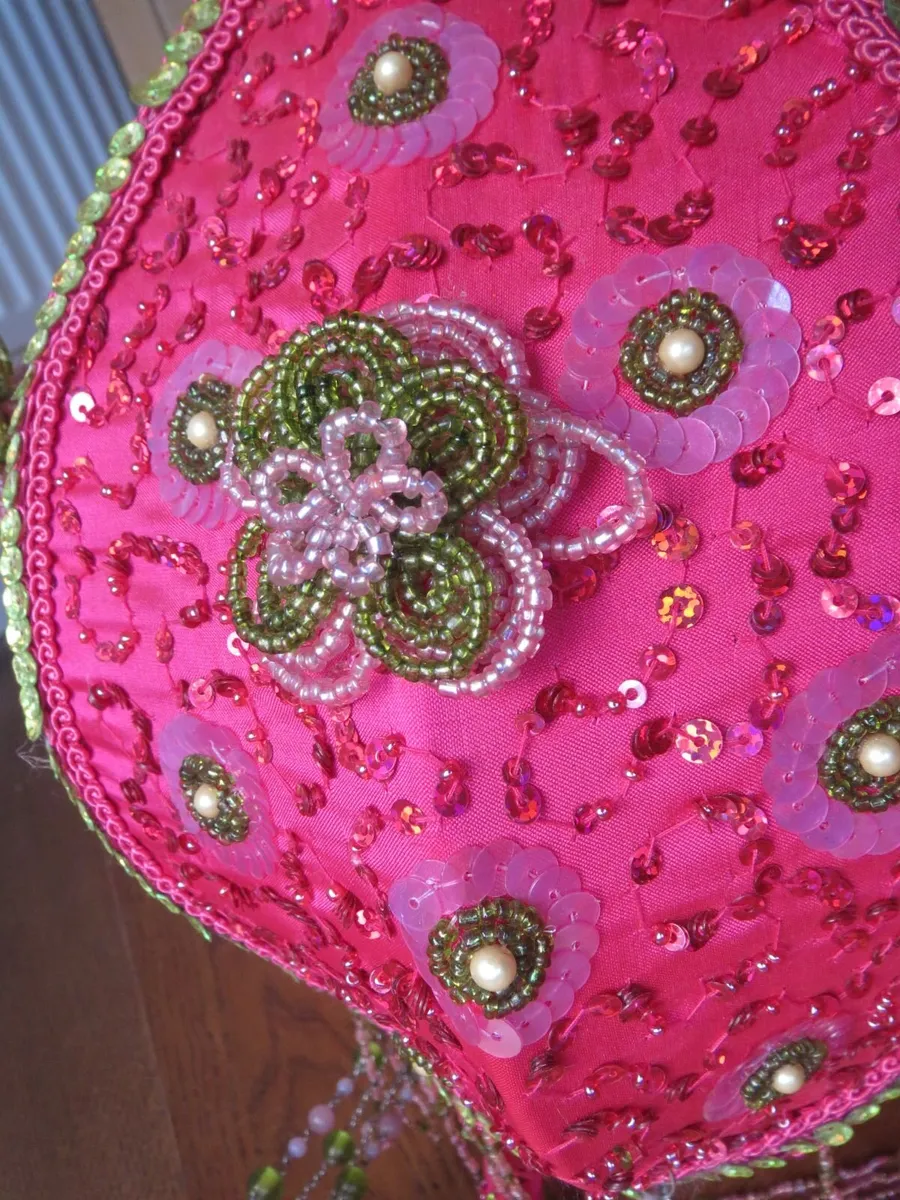 stunning bright pink chandelier ceiling light BNWT - Image 3