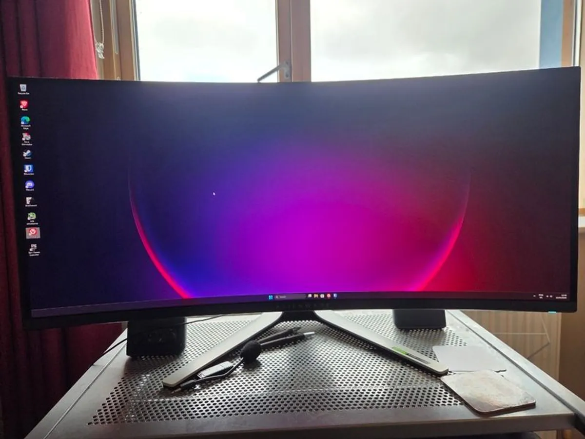 Alienware AW3423 DW gaming monitor - Image 1