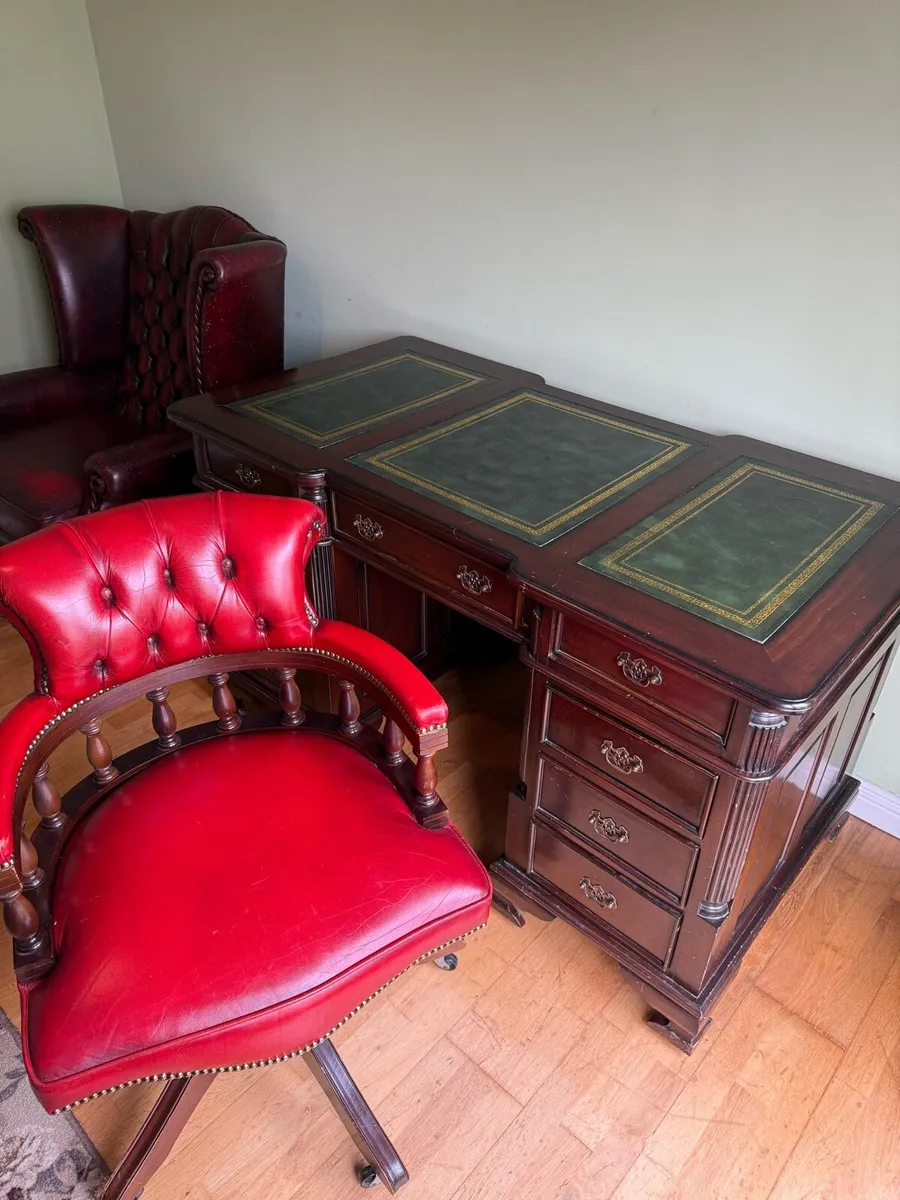 Partners Desk - Image 1