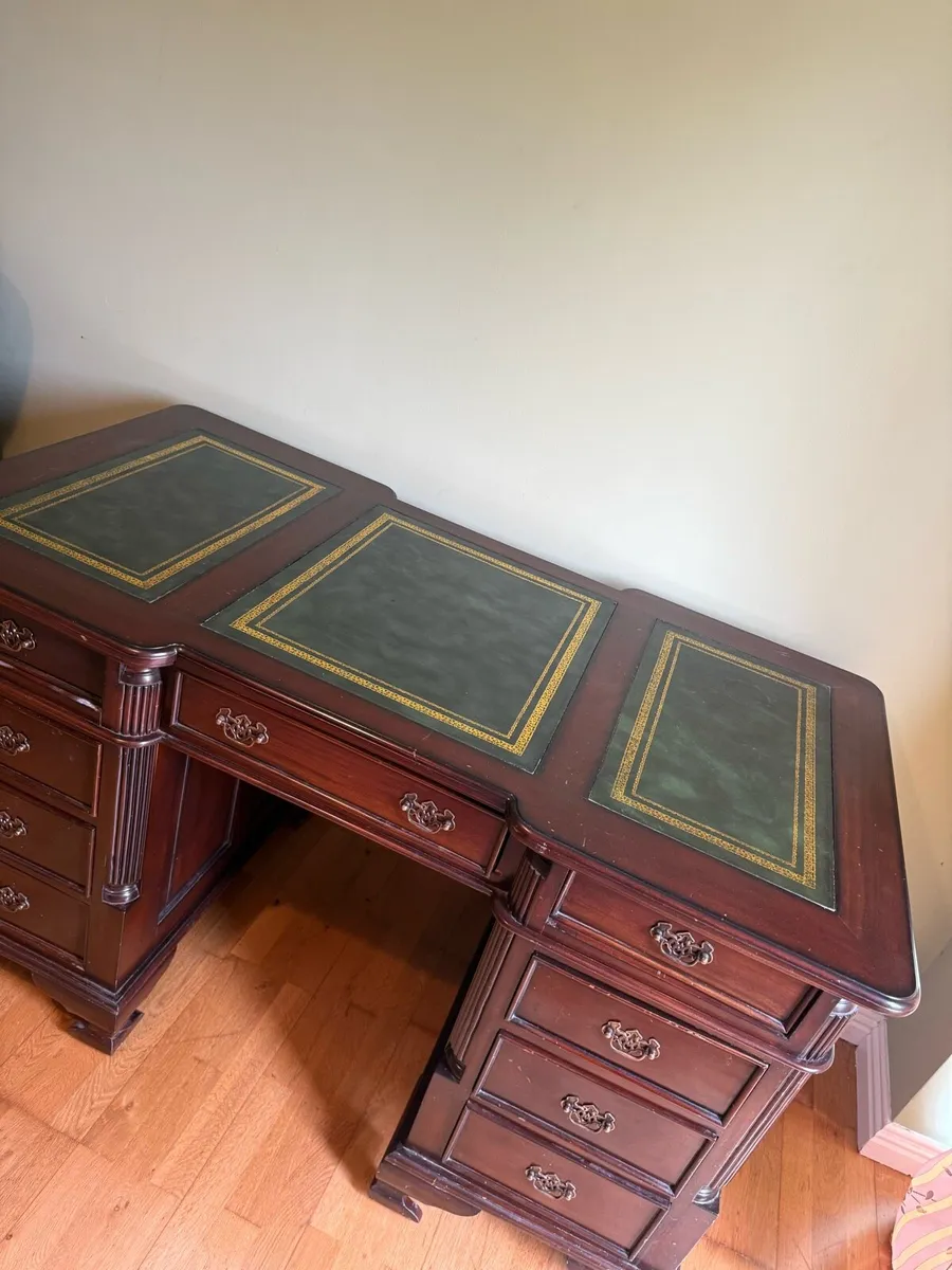 Partners Desk - Image 4