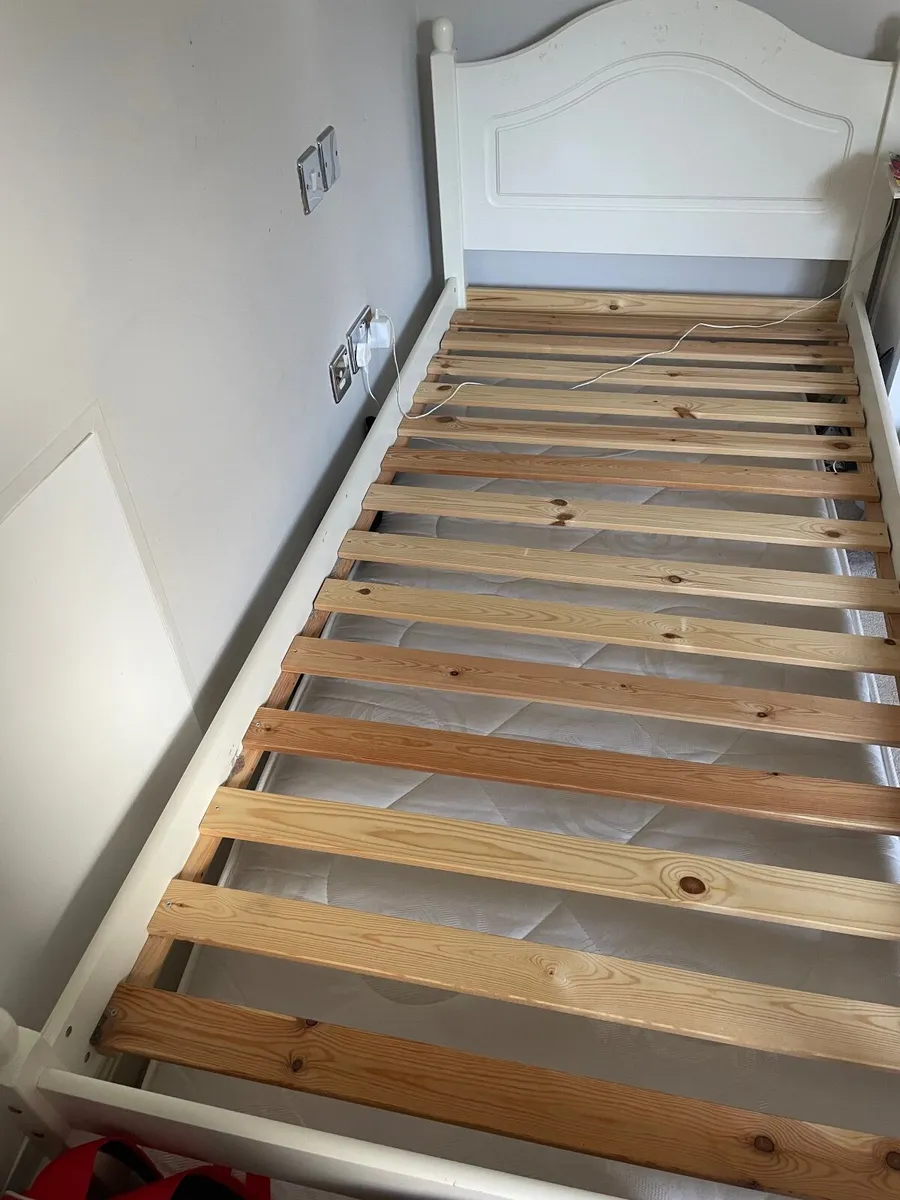 White wooden single bed frame - Image 2